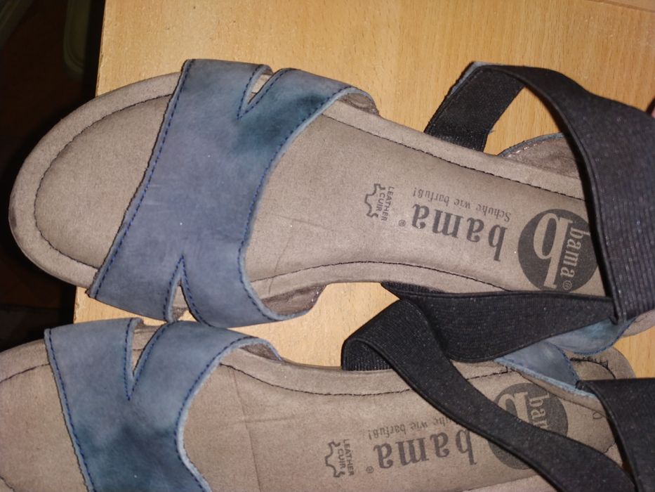 Vând sandale piele naturala și slapi