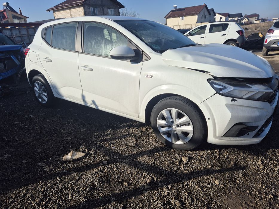 Dacia sandero lovit avariat
