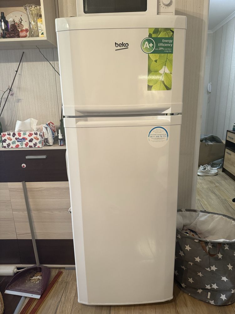 Хладилник с фризер на beko- без следи от употреба