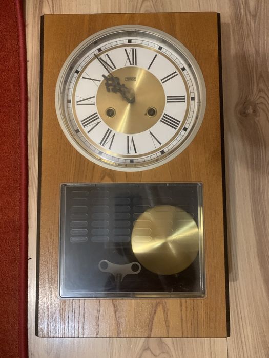 Стенен часовник “Predom Metron”