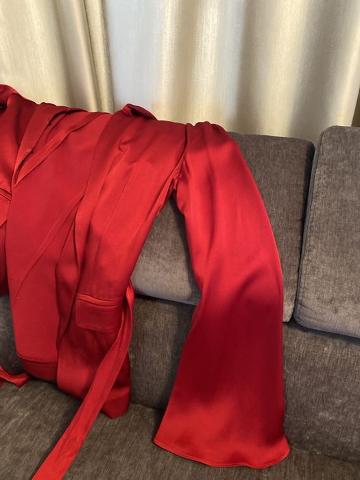 Costum ZARA STUDIO collection,rosu,satin,marime M,NOU cu eticheta