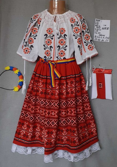 Costum popular pentru copii marimea  (10-11-12-13-14 ani)
275 lei