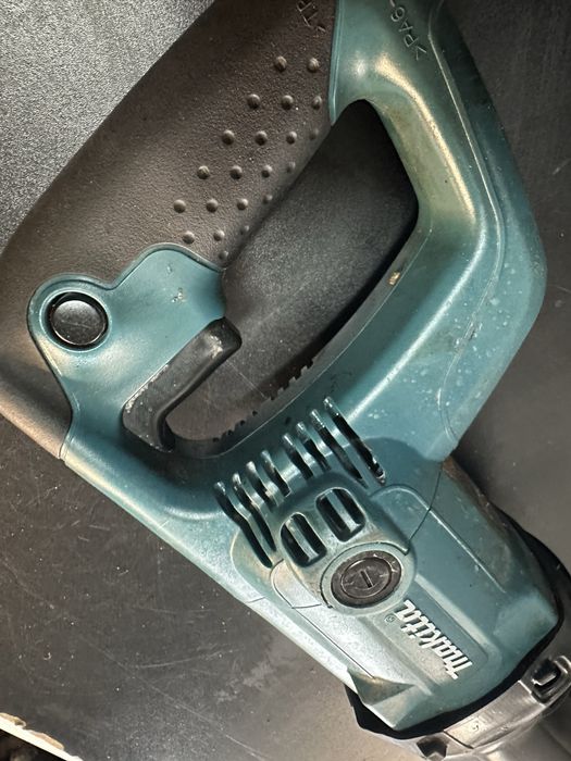 Саблен трион Makita JR3050T