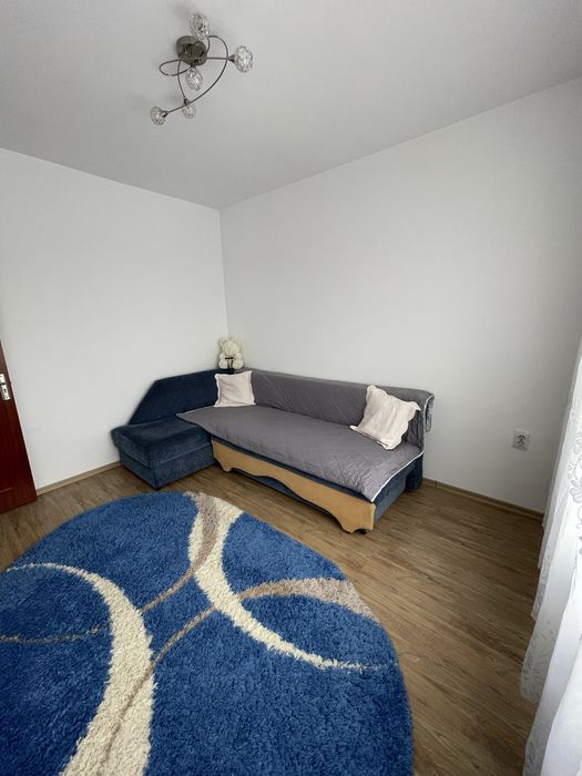 Închiriez apartament cu 3 camere, cartier Bulgaria