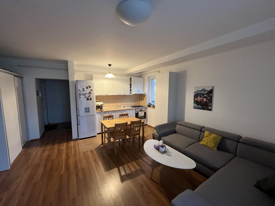 Inchiriez apartament cu doua camere (55m2) cu parcare proprie in Giroc