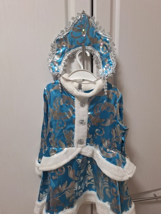 Продам новогодний костюм снегурочки