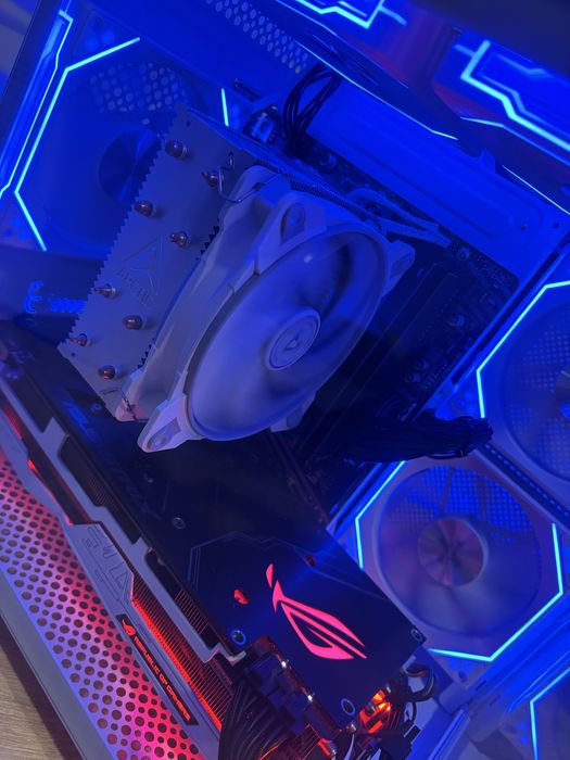 Бял геймърски компютър Ryzen 5500, RX5700XT, 16 ram, 512 ssd, 600W