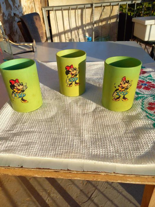 Стари чаши с Мини Маус (цената е за трите общо)