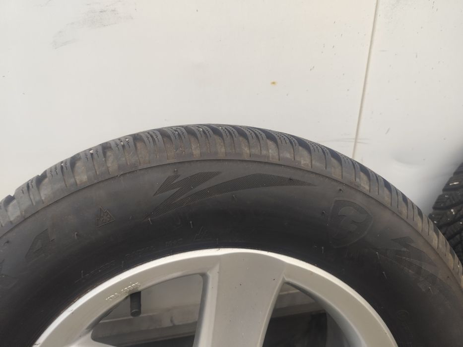 Jante Originale VW Tiguan cu  anvelope M+S  215/65R16.