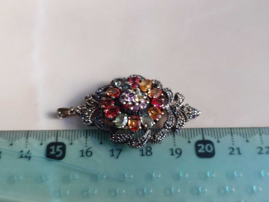 Pandantiv din aur de 9 k cu diamante naturale si safire naturale