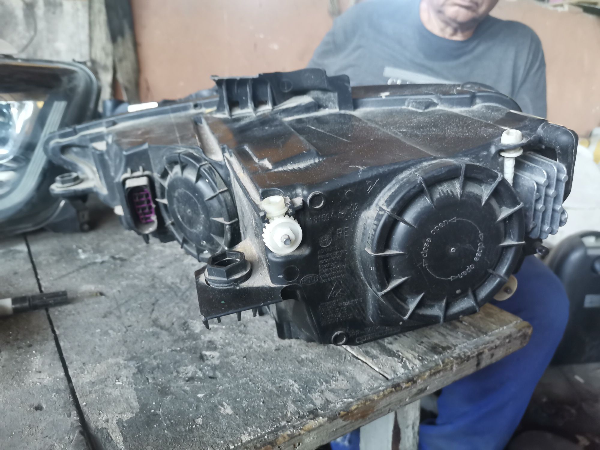 Оргинален Десен фар за audi a3 bi xenon led