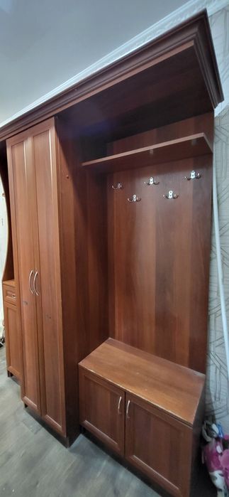 Продам прихожую недорого