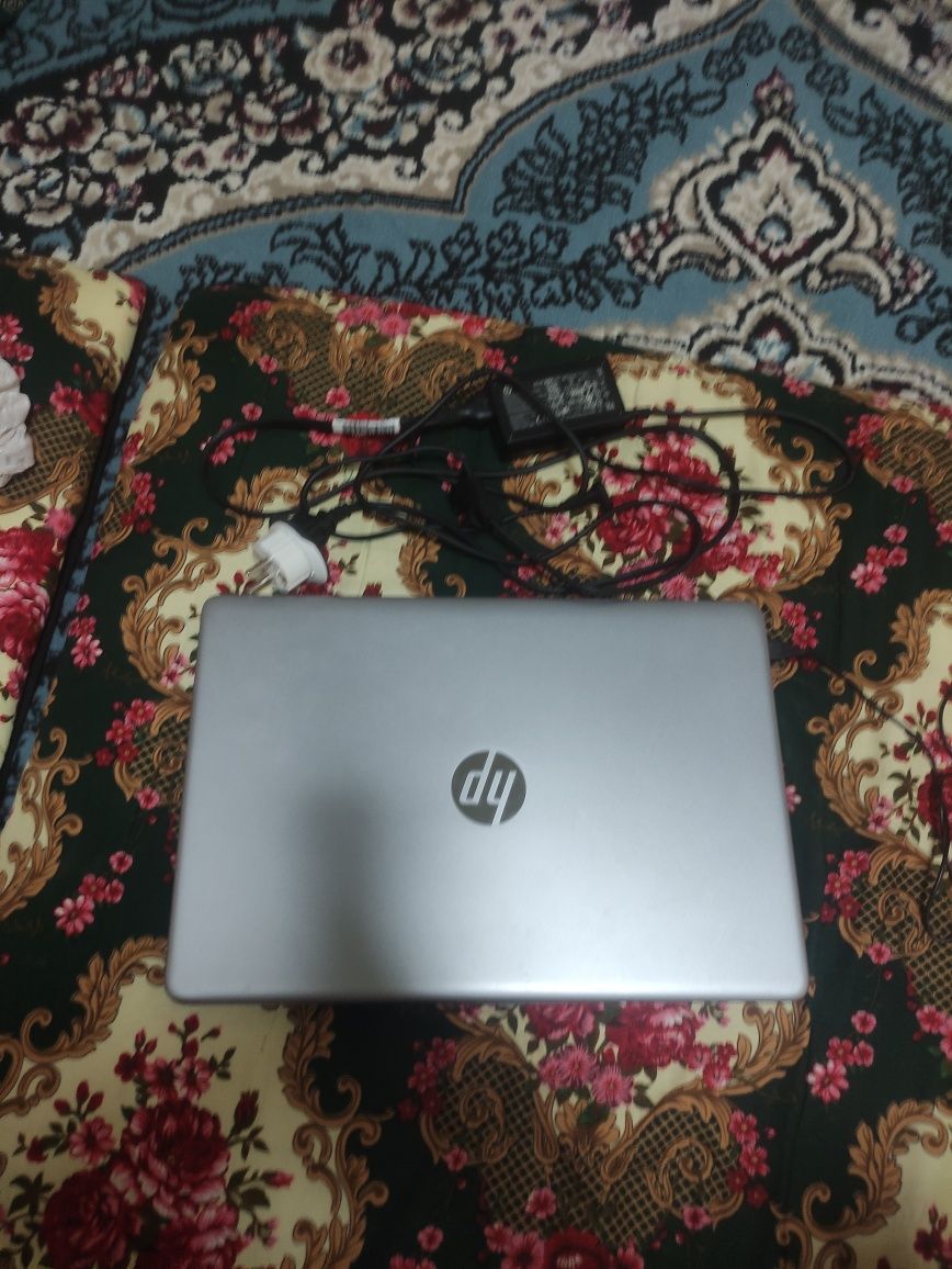 Noutbuk Hp 8/512 pul zaril kerak 2,100.000 soʻm