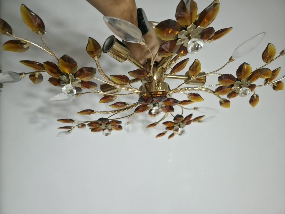 Продам люстру потолочную