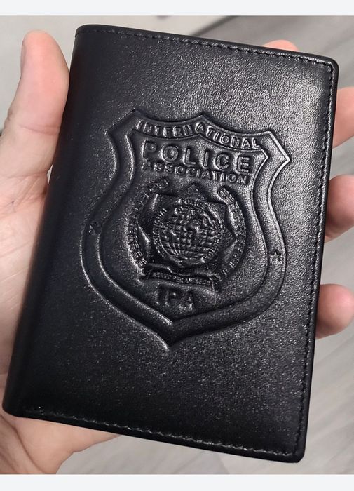 Portofel cu inscripția police