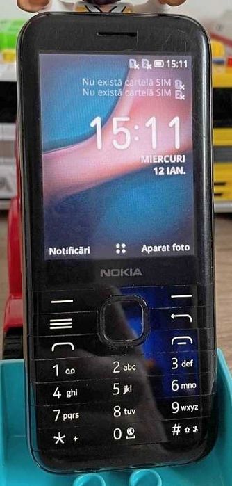 Nokia 8000 4G (2021) dual-SIM si Hot-Spot