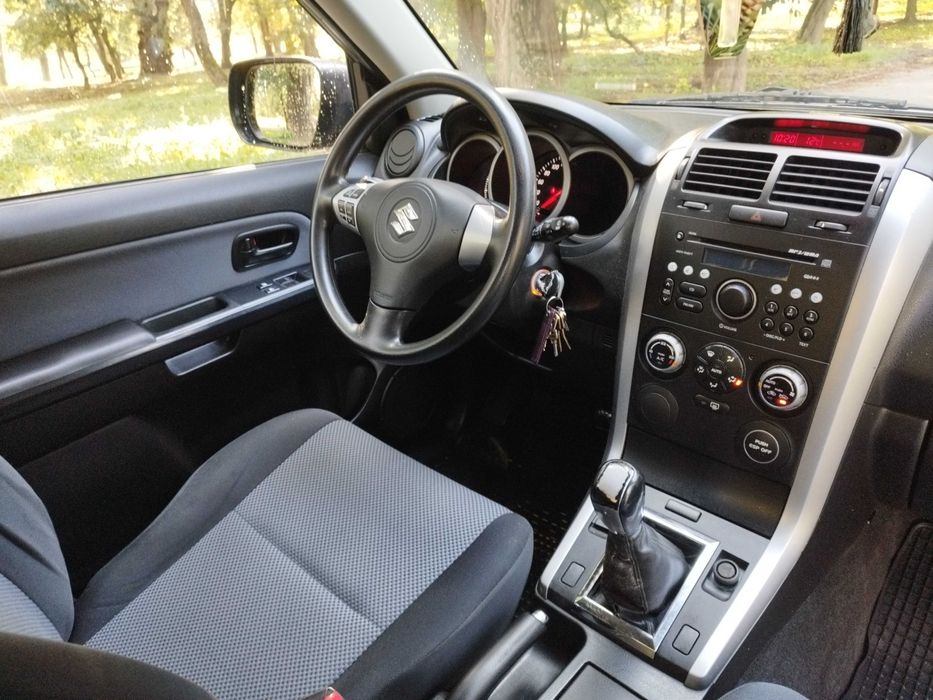 Vând Suzuki Grand Vitara 1.6 benzină, 4x4 , 2007, AC, ESP OFF, 2+1 uși