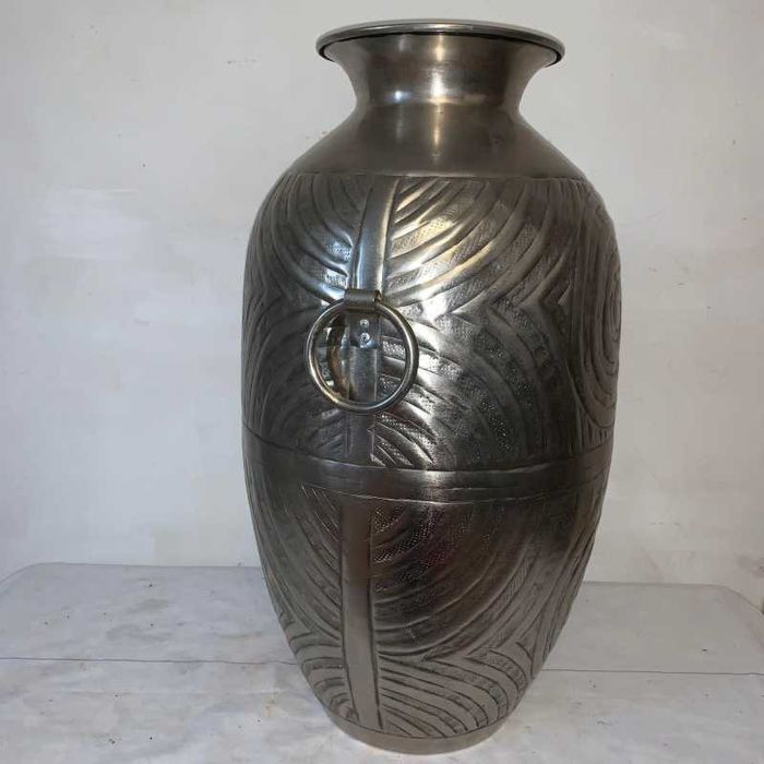 Vaza din inox      .