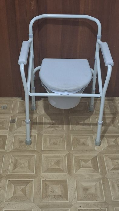 Санитарный стул туалет