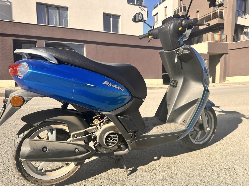 Продавам скутер Пежо.