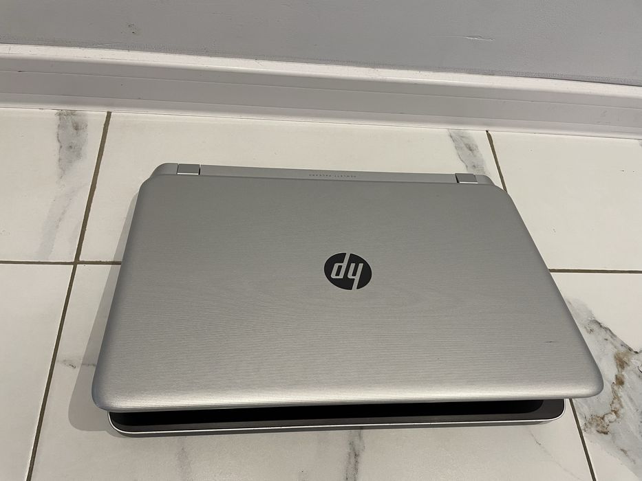 Hp 15 - Core i3-5010U, SSD- 256Gb, Ram -8Gb