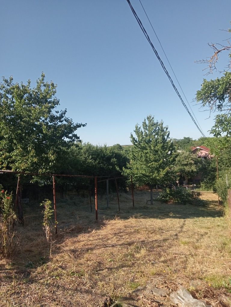 Casa cu teren de vânzare în centrul Sanmartinului