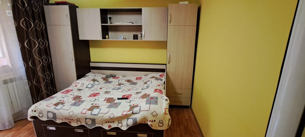Vând dormitor tineret cu saltea și lada depozitare
