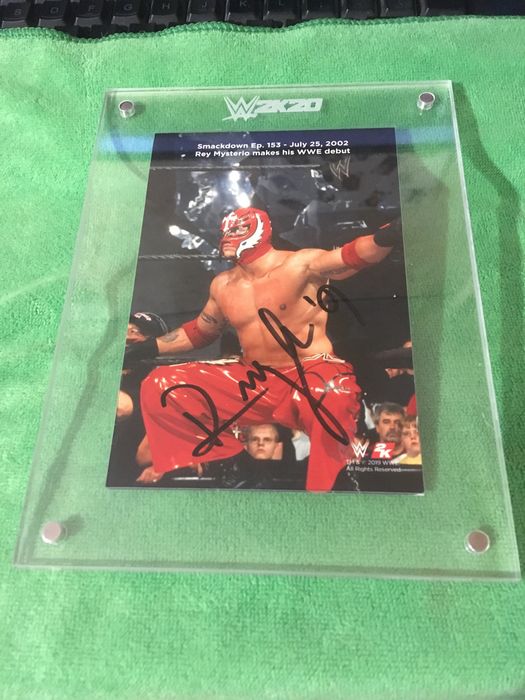 Автентичен автограф на Rey Mysterio WWE WWF / SmackDown / RAW