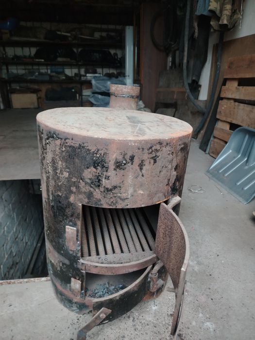 Продам печку, метал толстый готова к работе