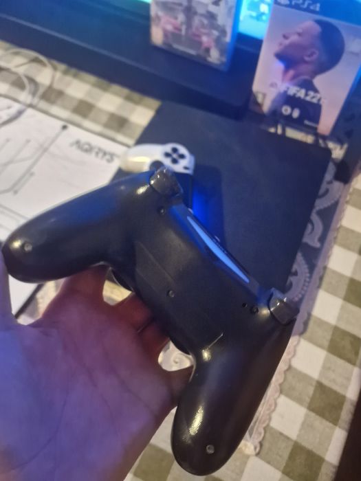 ps4 slim 512 gb 2 manete