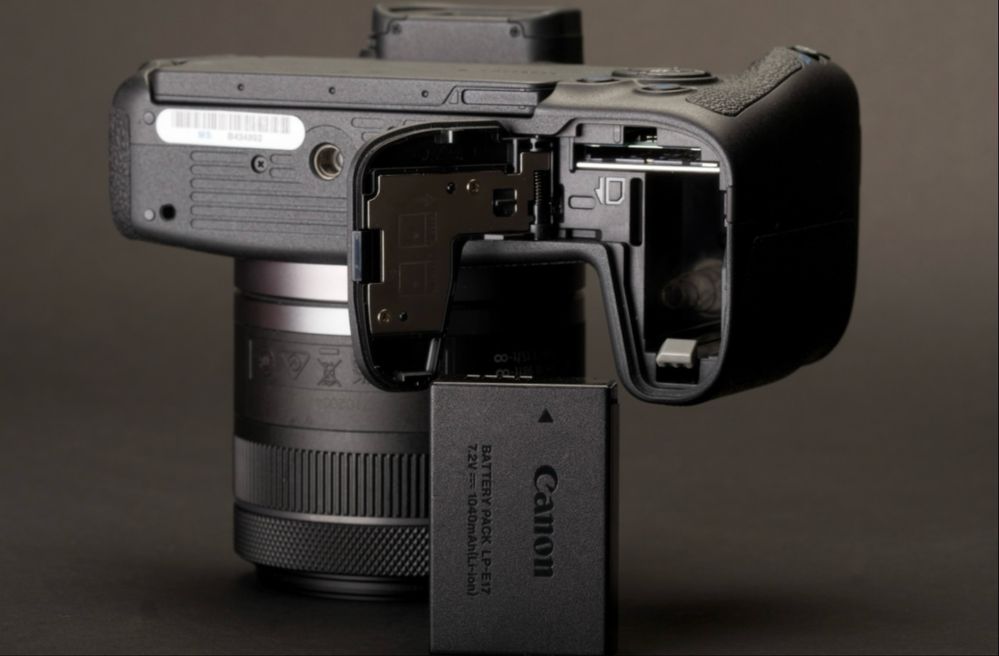 Камера Canon EOS R8 Body
