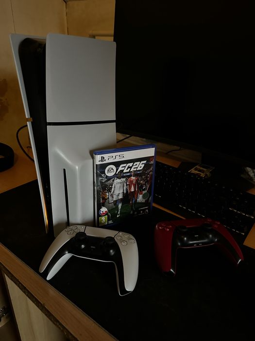 Vând Playstation 5 Slim Disk , doua manete si FC26
