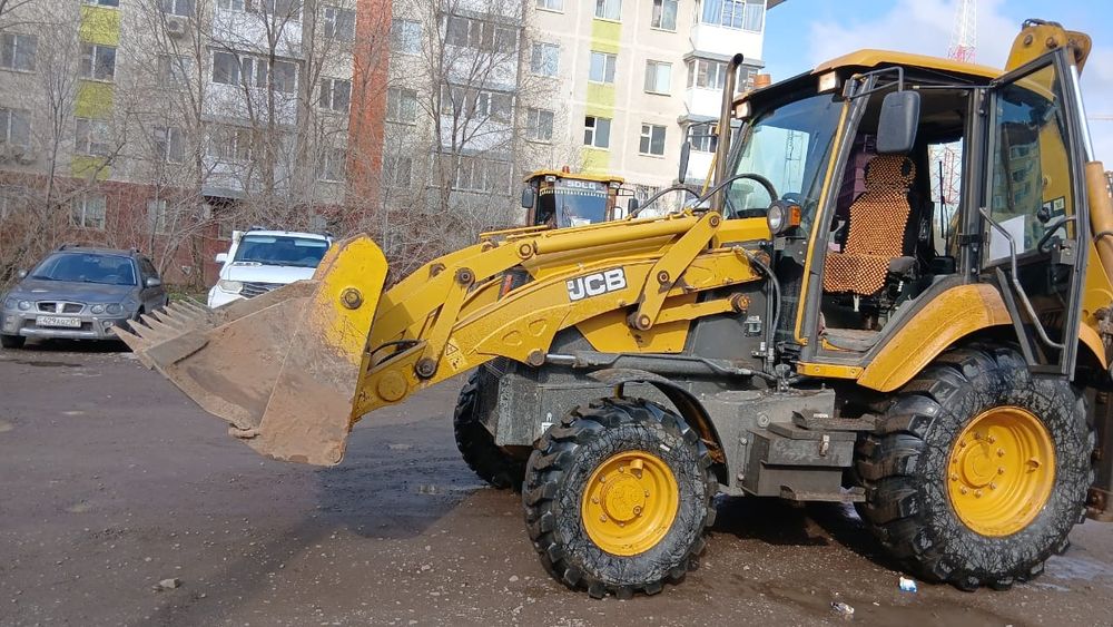 Экскаватор-погрузчик 3 в 1