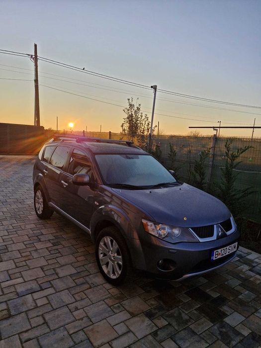 Vând Mitsubishi Outlander – 2.2 Diesel, 4x4, 7 locuri