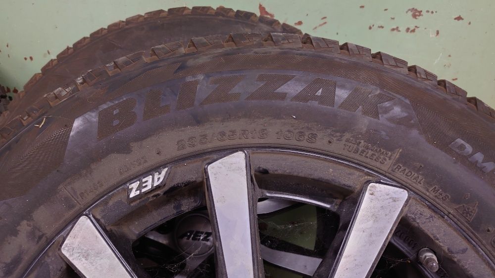 Продавам джанти AEZ в комплект със зимни гуми Bridgestone 235/65R18