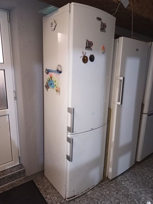 Vând 2 combine frigorifice și un congelator no frost