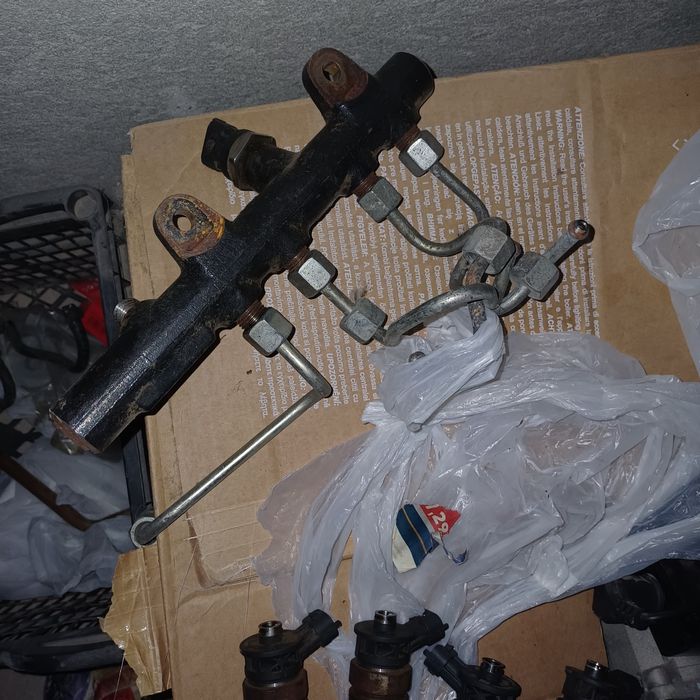 Vând 4 injectoare dacia logan 1.5 diesel euro 5