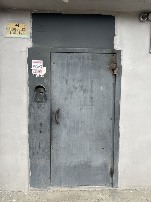 Продам металическую входную дверь