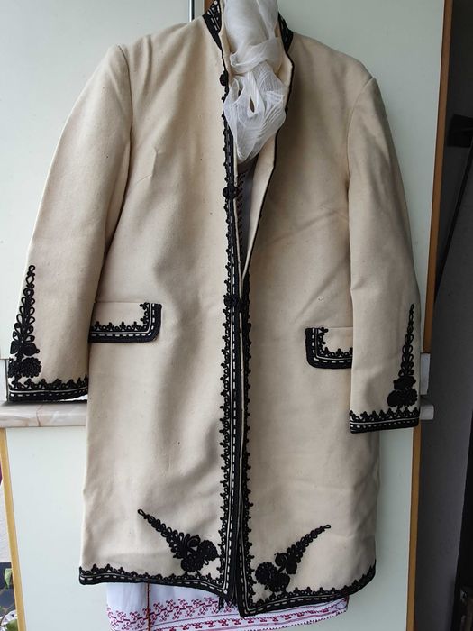 Costum de Gorj cu fir metalic si haina schilereasca/ie Gorj cu fir