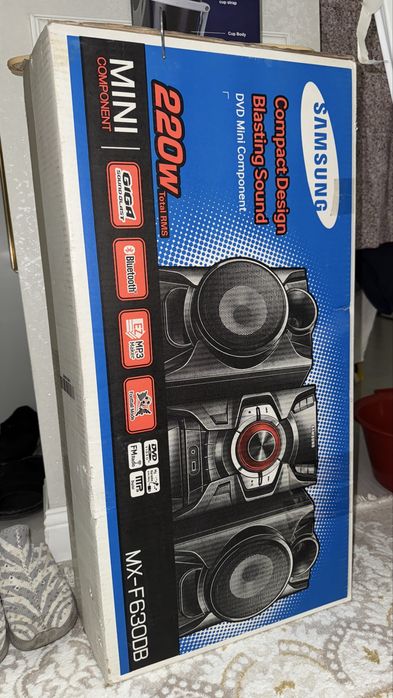 Музыкальный центр срочно продаем