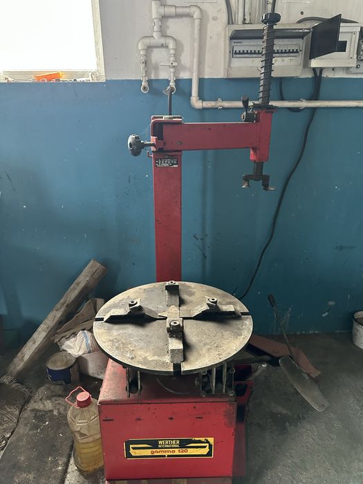 Aparat de dejantat roți