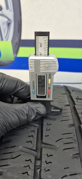 235.65.16C Continental All Season Second-hand