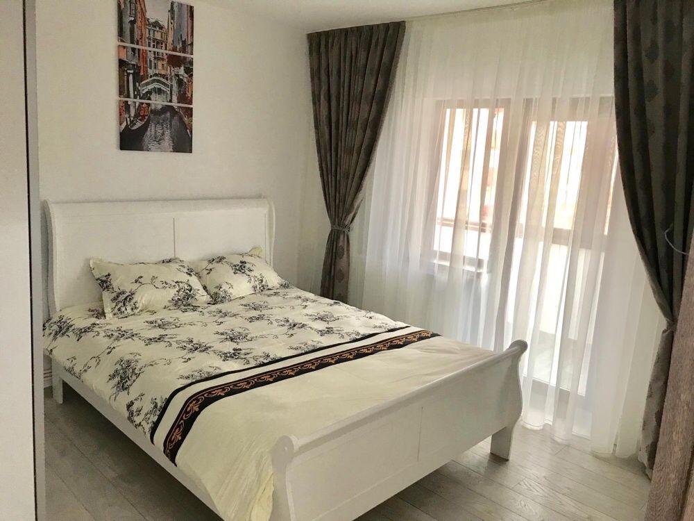 Regim Hotelier Apartament 3 camere de lux, 2 bai, 2 balcoane.