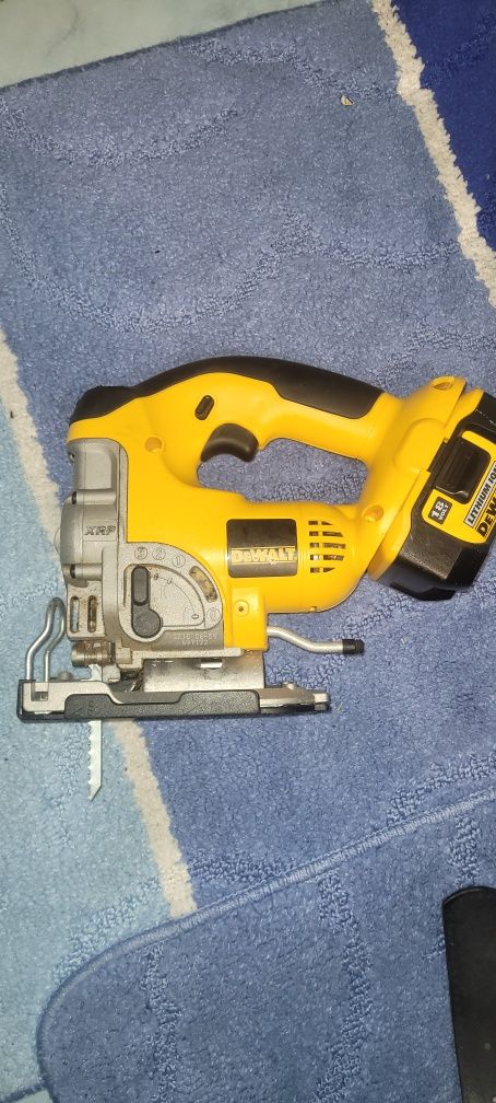 Vind pendular Dewalt DC 330