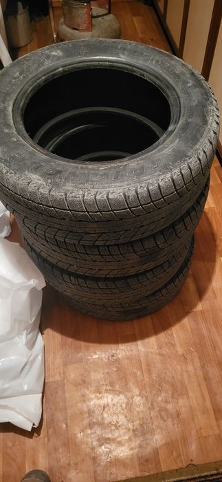 Продам зимние шины липучка на 14