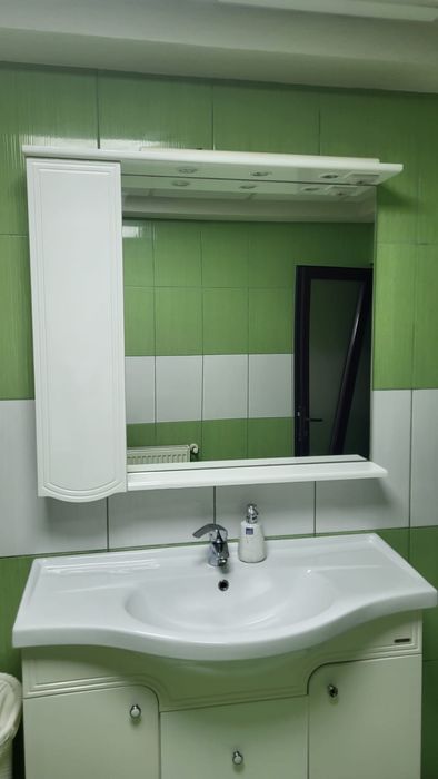 Vand mobiler baie  104 x86 cm , oglinda 96x90 cm