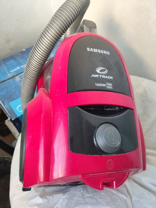 Продается пылесос samsung в рабочем состаянии,