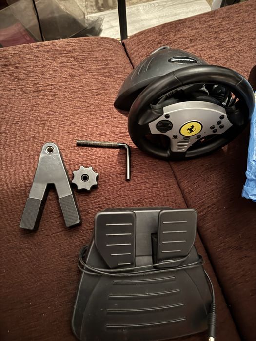 Volan Thrustmaster Ferrari pentru PC/PS3