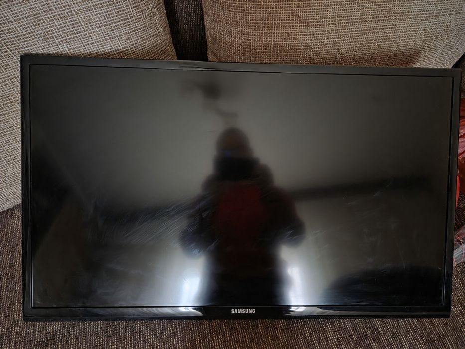 Vând urgent televizor Samsung .