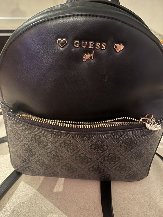 Раница на марката Guess